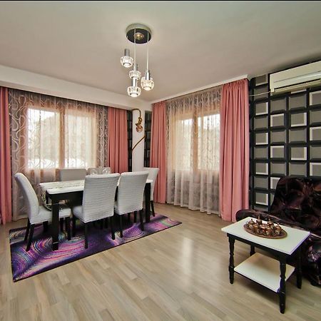 Perla 2-Bdrm In The Heart Of The City Várna Kültér fotó