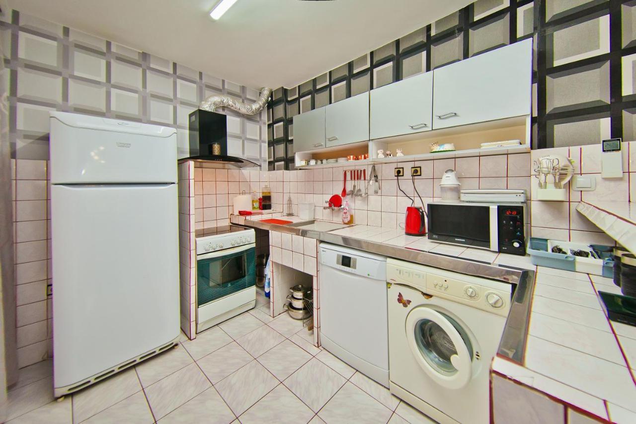 Perla 2-Bdrm In The Heart Of The City Várna Kültér fotó