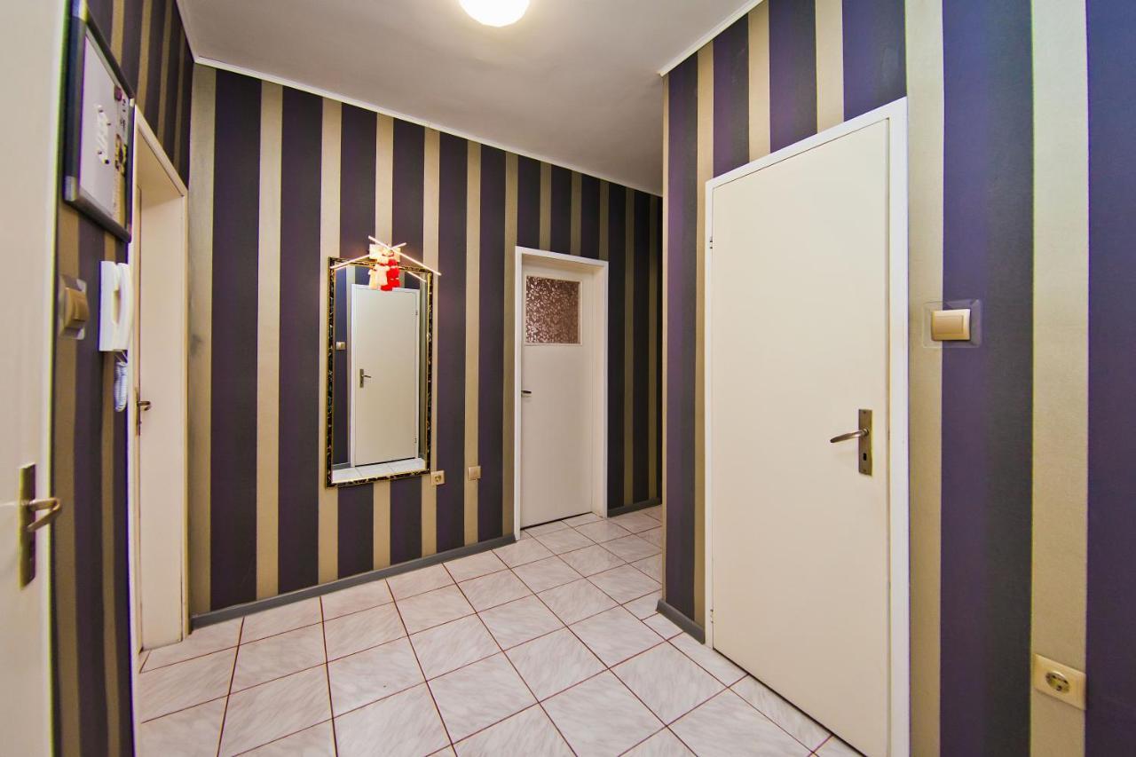 Perla 2-Bdrm In The Heart Of The City Várna Kültér fotó